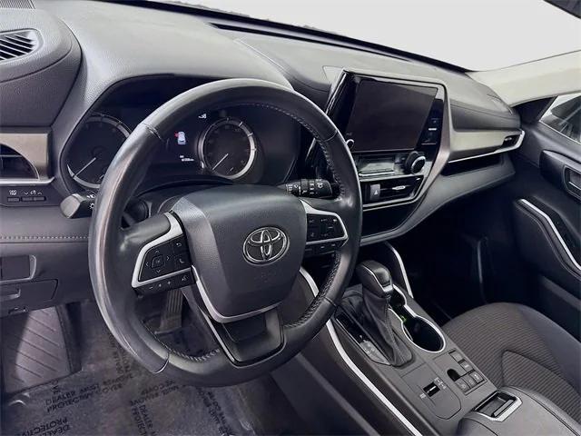 used 2023 Toyota Highlander car, priced at $32,981
