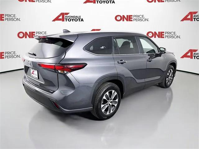 used 2025 Toyota Highlander car, priced at $47,481