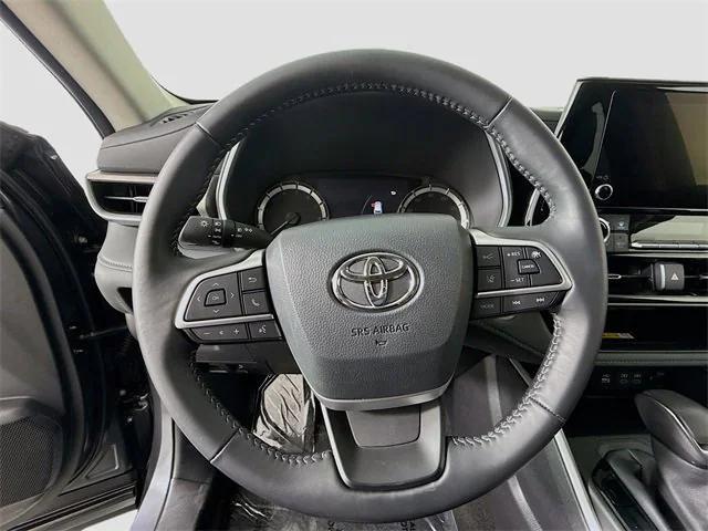 used 2025 Toyota Highlander car, priced at $47,481