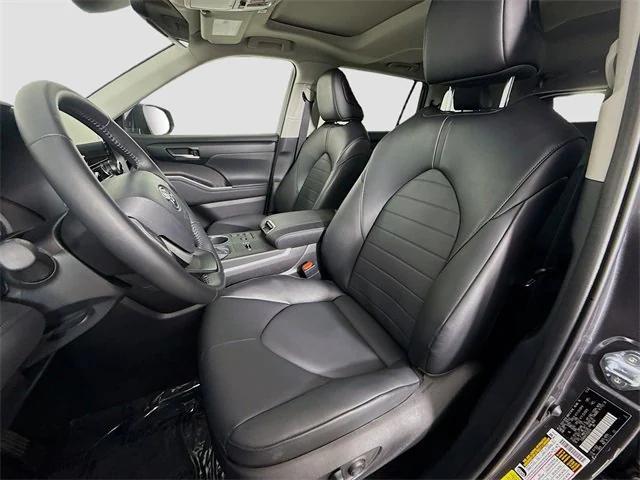 used 2025 Toyota Highlander car, priced at $47,481