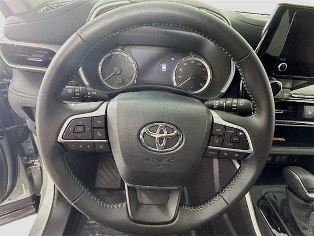 used 2025 Toyota Highlander car, priced at $48,981