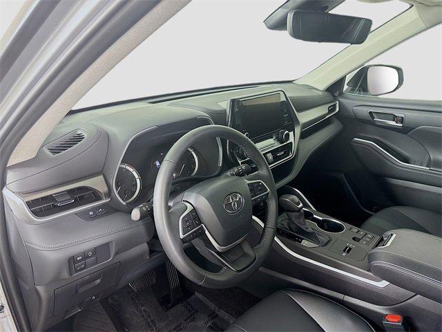 used 2025 Toyota Highlander car, priced at $48,981