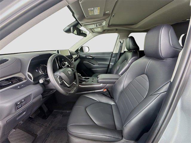 used 2025 Toyota Highlander car, priced at $48,981