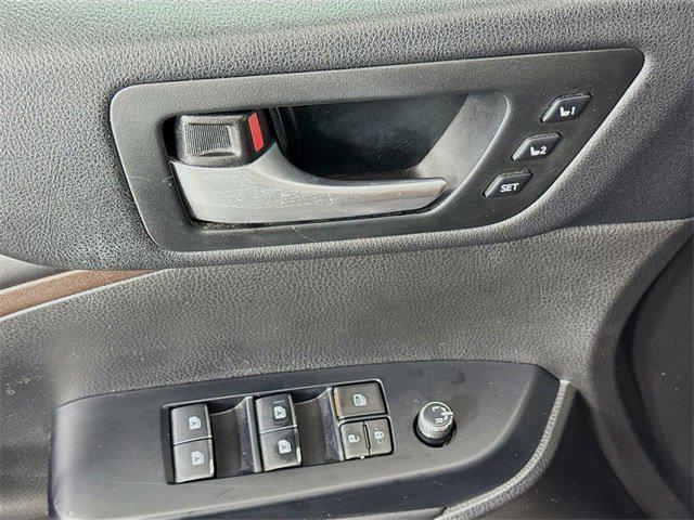 used 2018 Toyota Highlander car, priced at $26,482