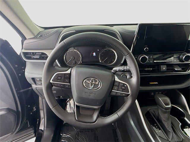 used 2025 Toyota Highlander car, priced at $48,481