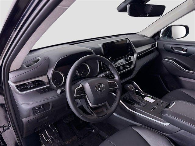 used 2025 Toyota Highlander car, priced at $48,481