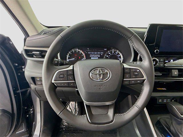 used 2025 Toyota Highlander car, priced at $48,481