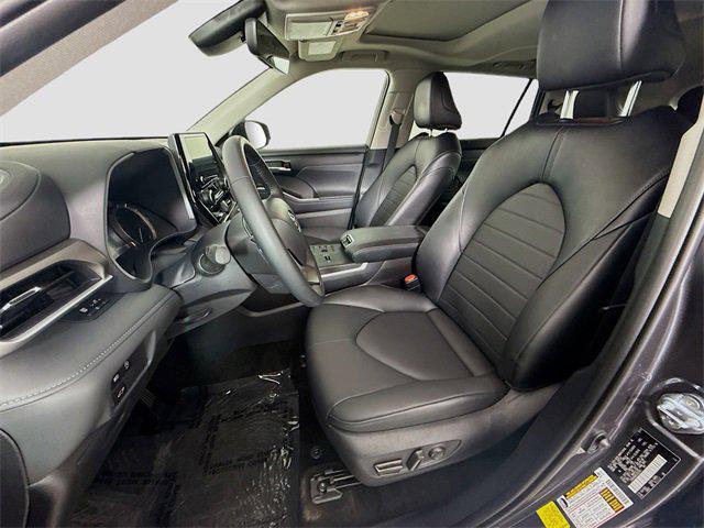 used 2025 Toyota Highlander car, priced at $48,481