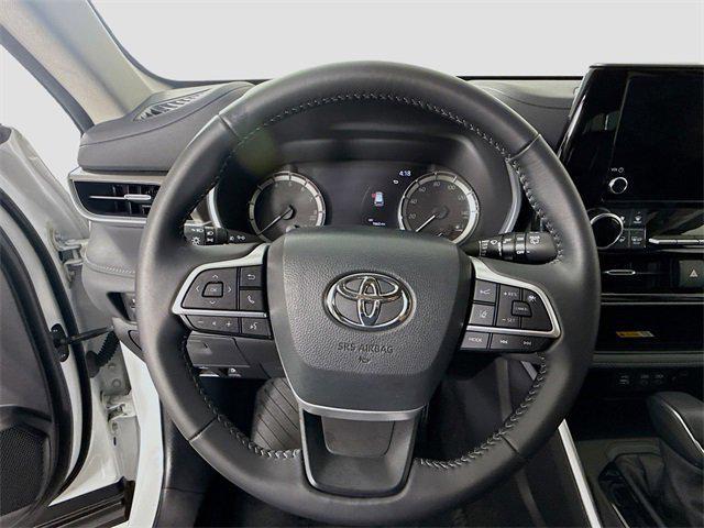 used 2025 Toyota Highlander car, priced at $48,481