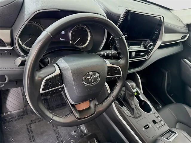 used 2024 Toyota Highlander car, priced at $39,981