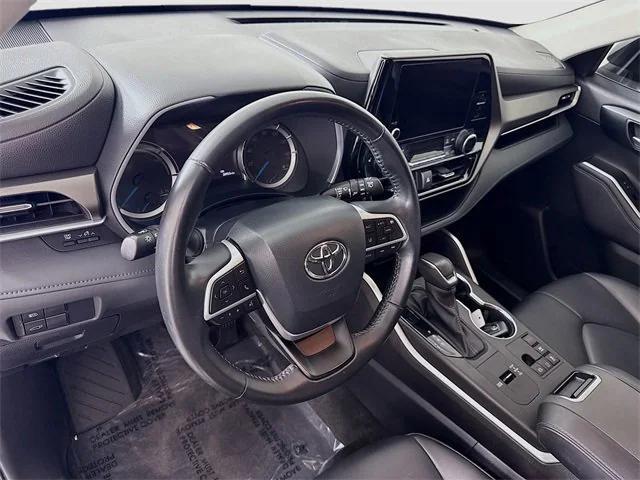 used 2023 Toyota Highlander car, priced at $41,981