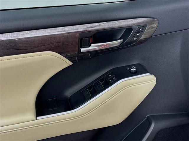 used 2024 Toyota Highlander car, priced at $42,485
