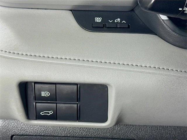 used 2021 Toyota Highlander car, priced at $26,486