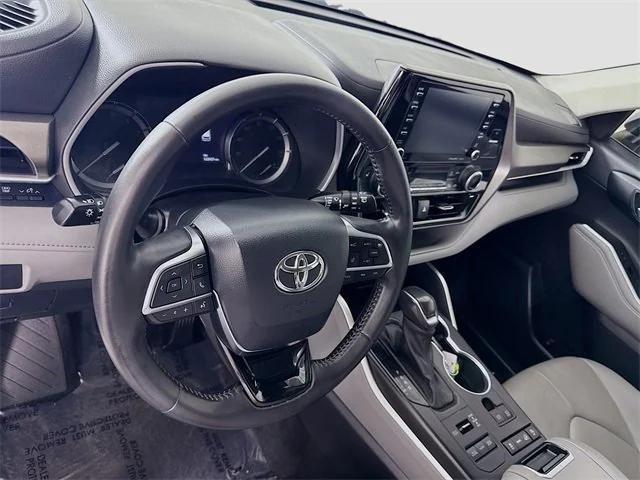 used 2021 Toyota Highlander car, priced at $26,486