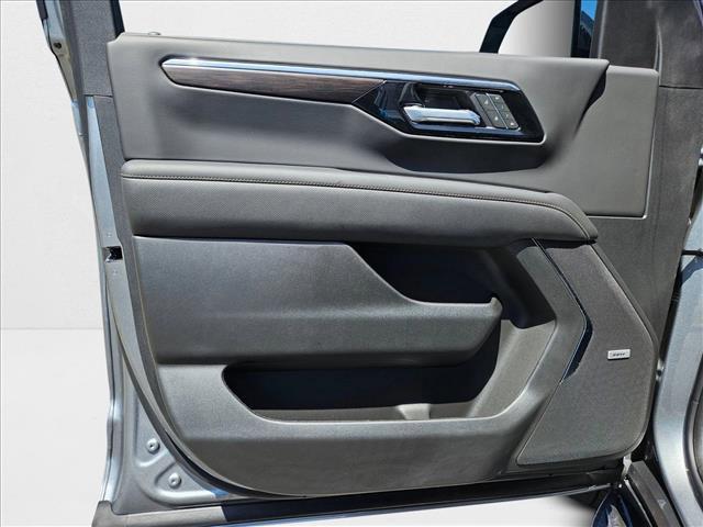new 2025 Chevrolet Suburban car, priced at $71,593