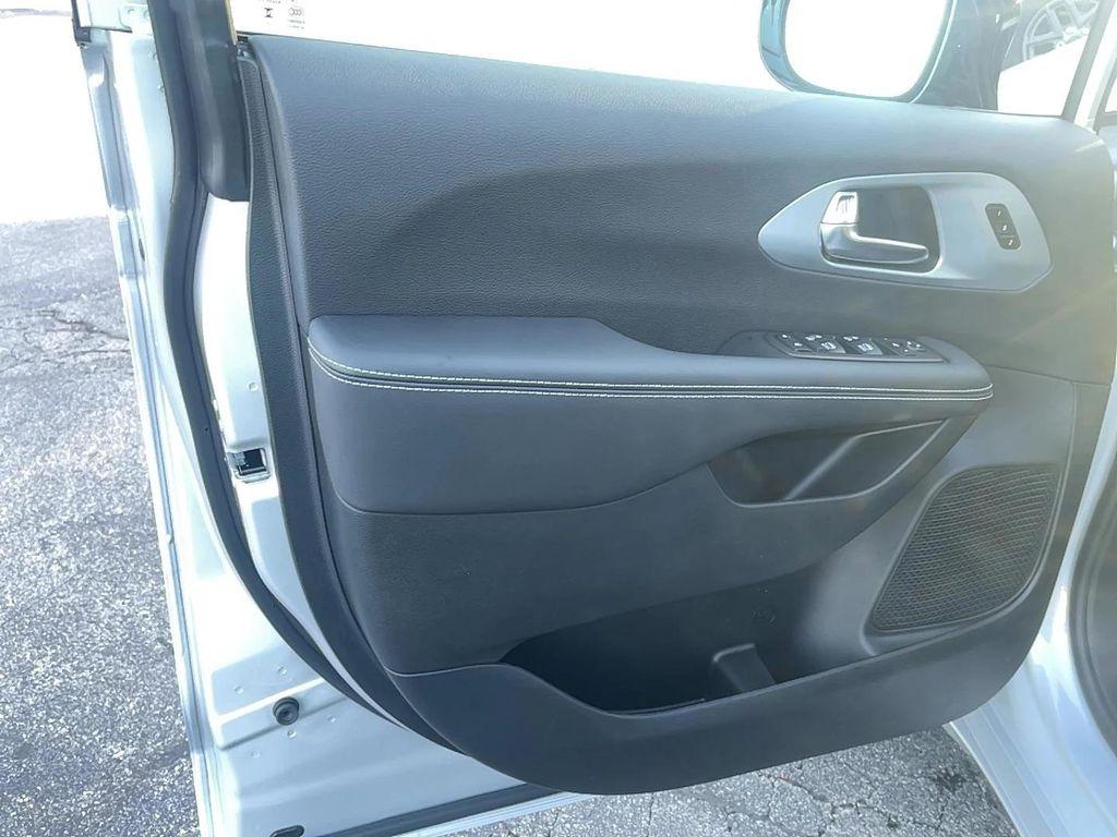 new 2026 Chrysler Pacifica car, priced at $54,745