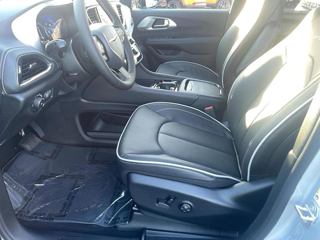 new 2026 Chrysler Pacifica car, priced at $54,745