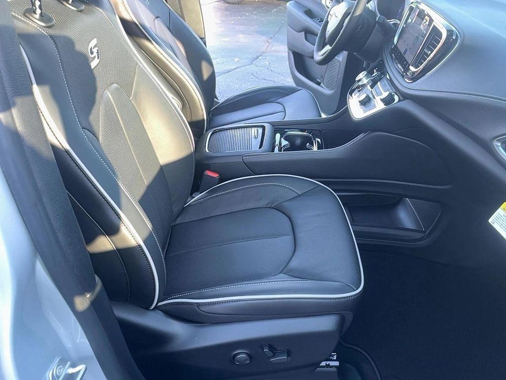 new 2026 Chrysler Pacifica car, priced at $54,745