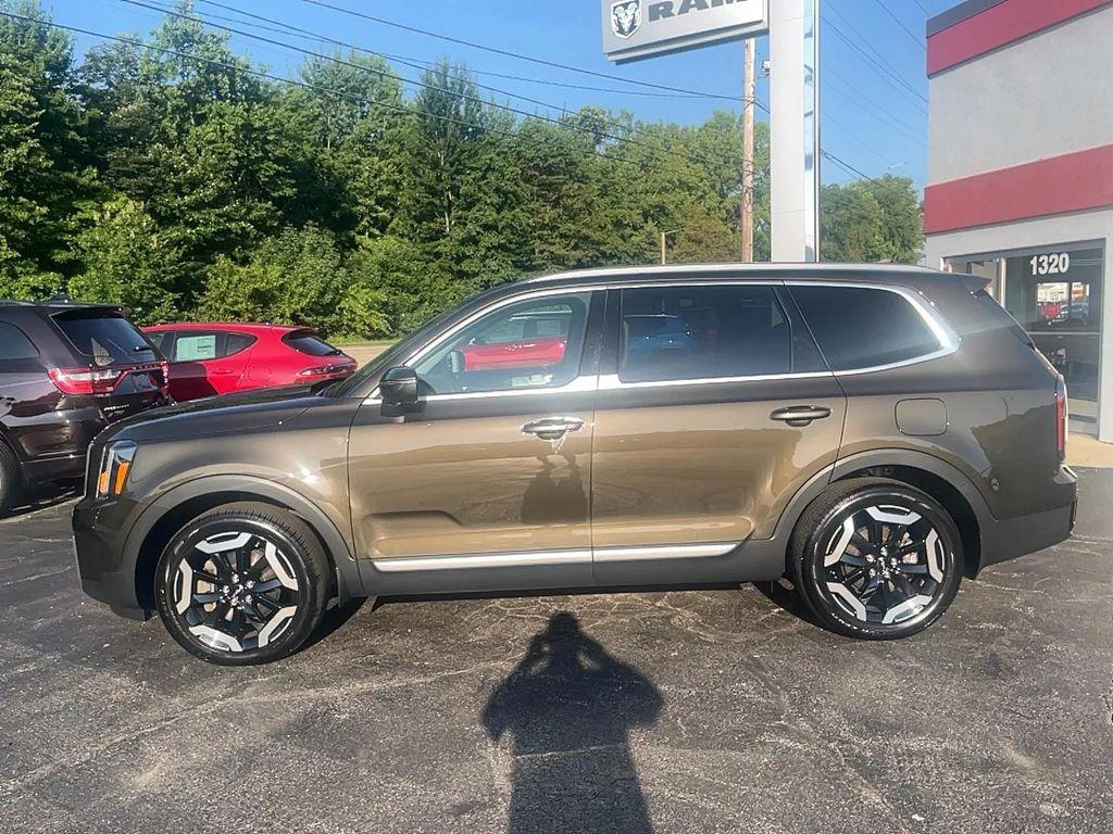 used 2024 Kia Telluride car, priced at $40,993