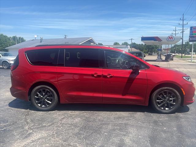 new 2025 Chrysler Pacifica car, priced at $48,145