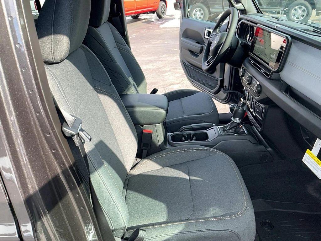 new 2025 Jeep Wrangler car, priced at $53,565
