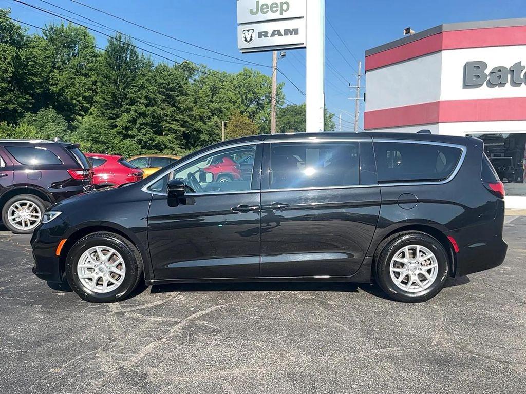 used 2024 Chrysler Pacifica car, priced at $28,993
