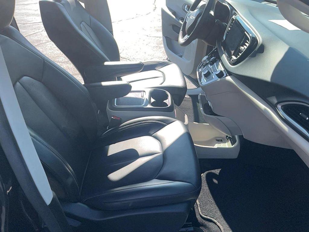 used 2024 Chrysler Pacifica car, priced at $28,993