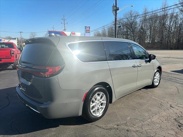 new 2025 Chrysler Pacifica car, priced at $45,920