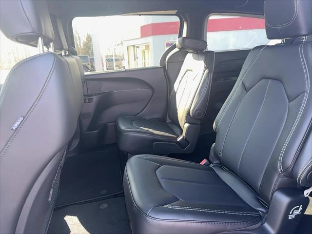 new 2025 Chrysler Pacifica car, priced at $45,920