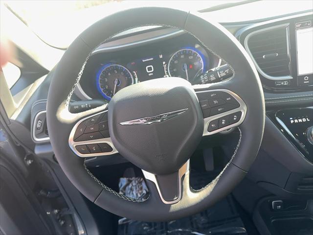 new 2025 Chrysler Pacifica car, priced at $45,920