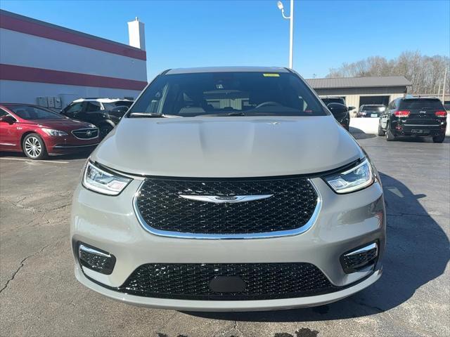 new 2025 Chrysler Pacifica car, priced at $45,920