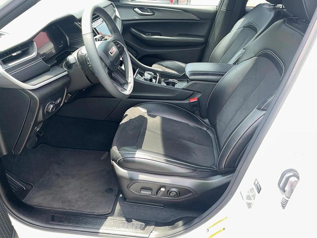 used 2024 Jeep Grand Cherokee car, priced at $36,993