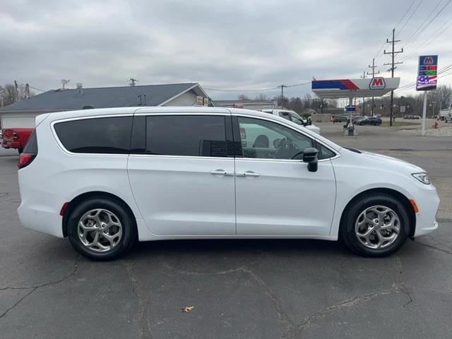 new 2024 Chrysler Pacifica car, priced at $54,665