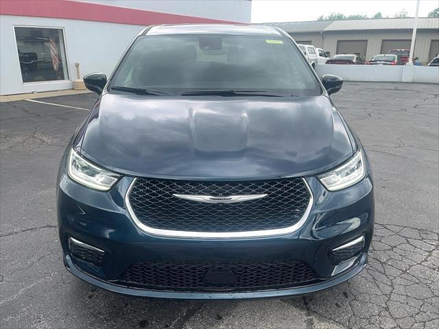 new 2025 Chrysler Pacifica car, priced at $47,935