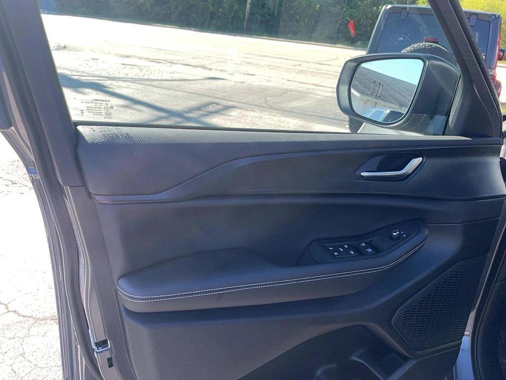 new 2025 Jeep Grand Cherokee L car, priced at $44,550