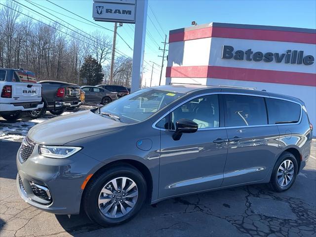 new 2025 Chrysler Pacifica Hybrid car, priced at $54,525