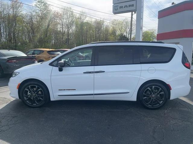 new 2024 Chrysler Pacifica car, priced at $45,550