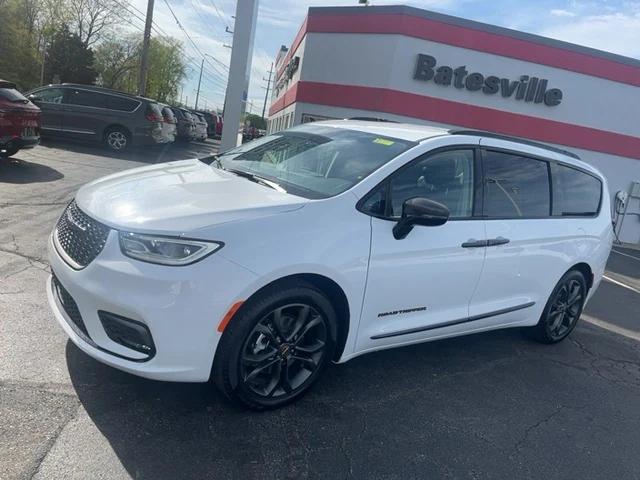 new 2024 Chrysler Pacifica car, priced at $45,550