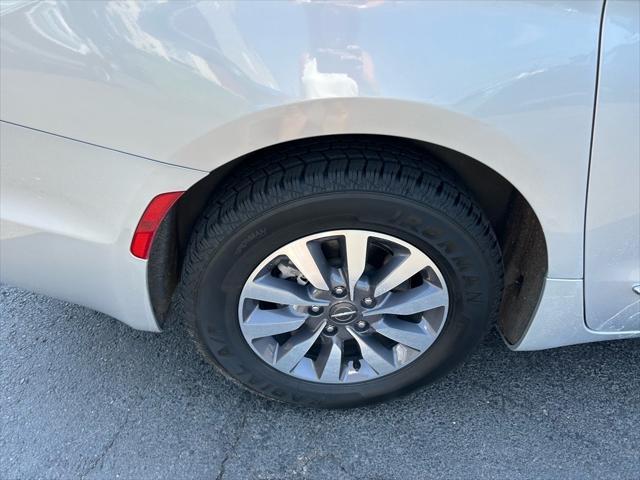 used 2023 Chrysler Pacifica Hybrid car, priced at $29,995