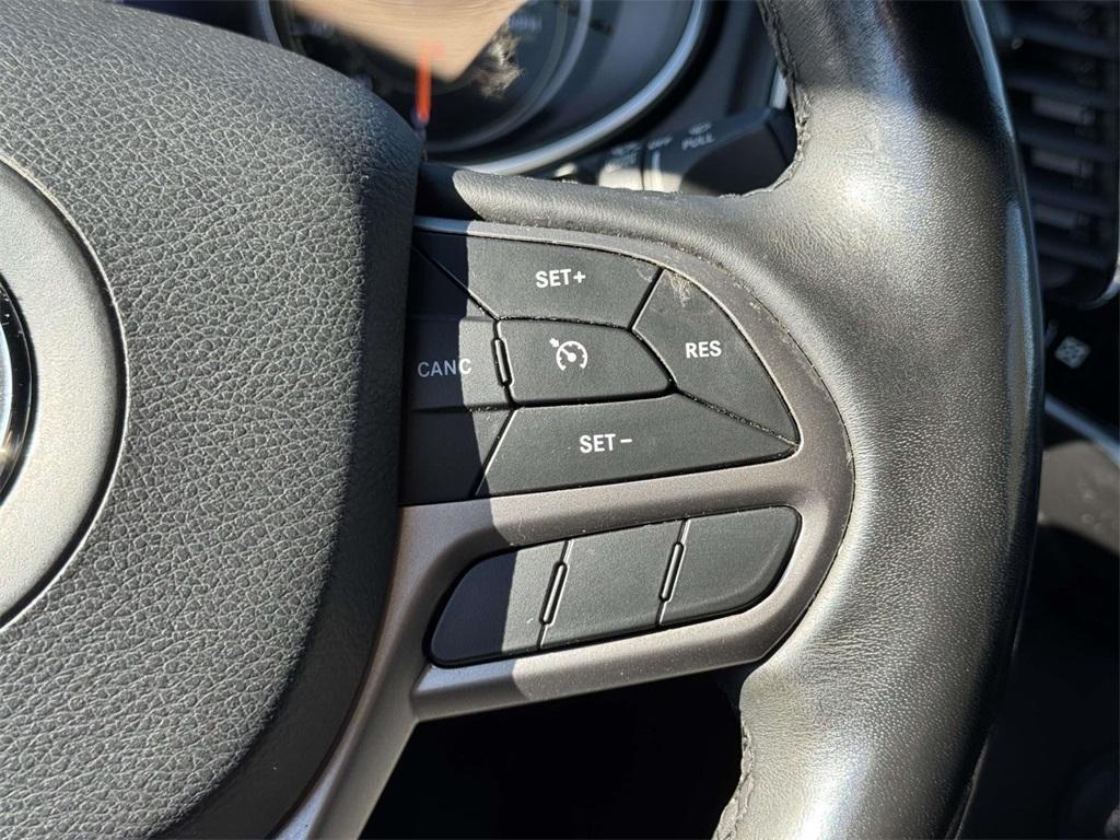 used 2020 Jeep Cherokee car, priced at $17,986