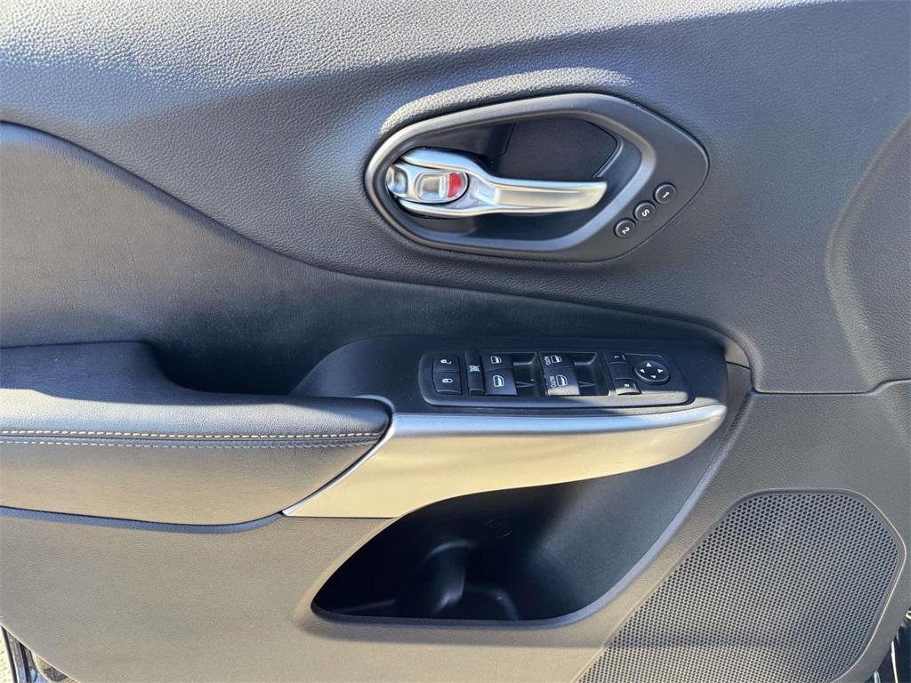 used 2020 Jeep Cherokee car, priced at $17,986