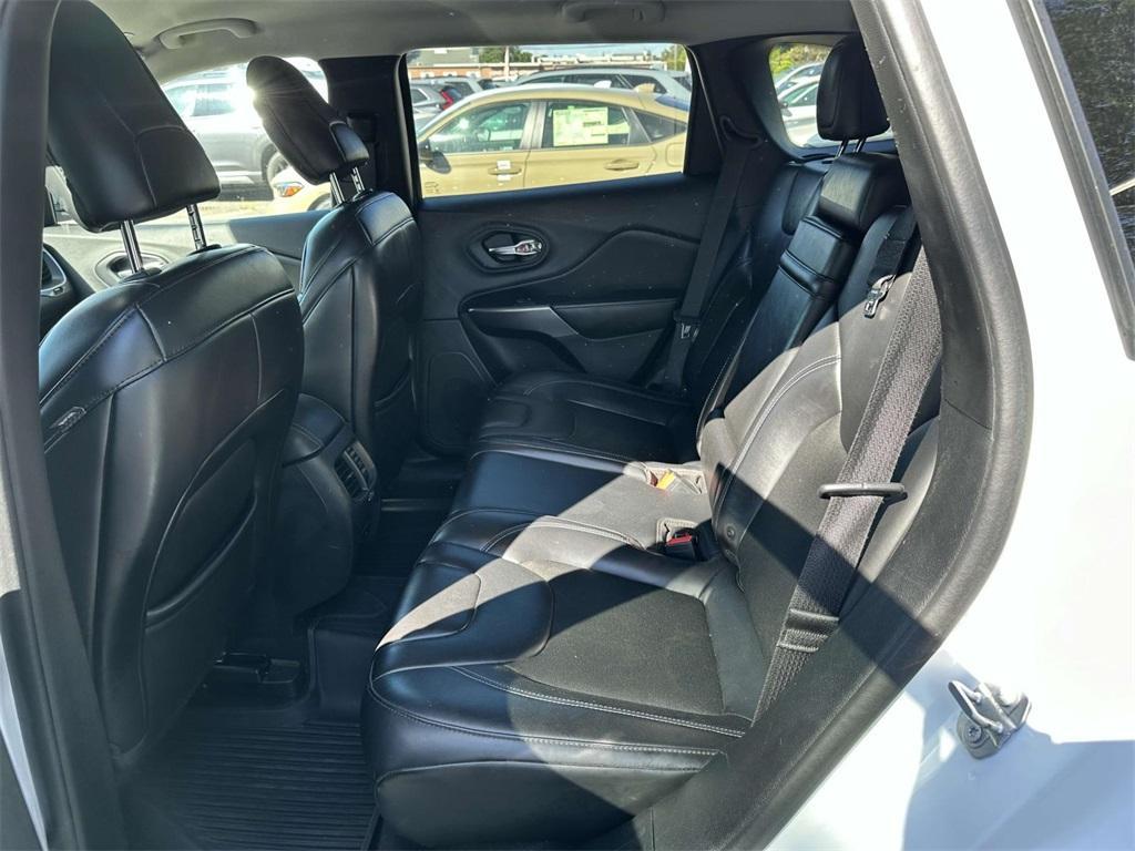 used 2019 Jeep Cherokee car, priced at $12,995