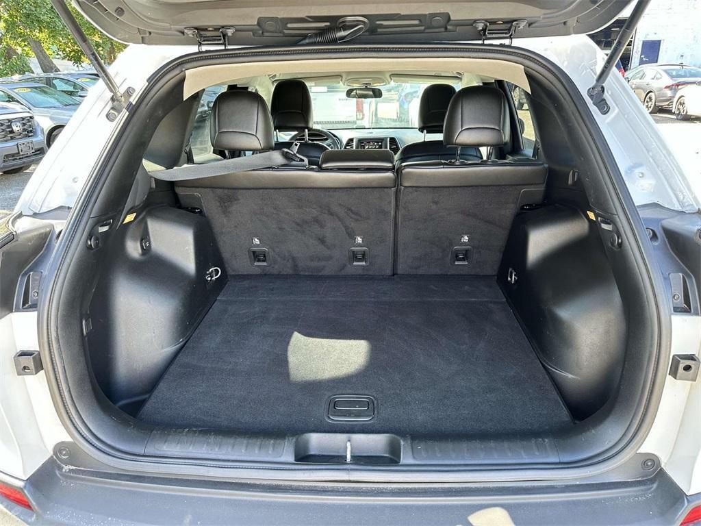 used 2019 Jeep Cherokee car, priced at $12,995