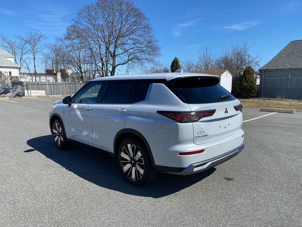 new 2025 Mitsubishi Outlander car, priced at $40,173