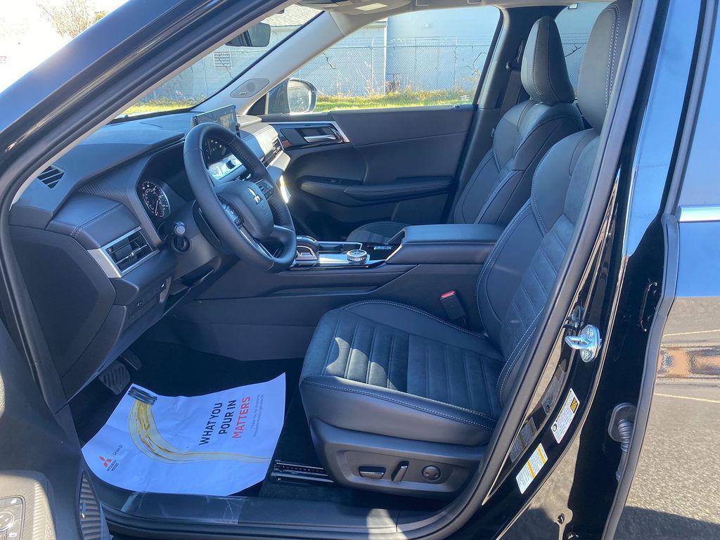 new 2025 Mitsubishi Outlander car, priced at $38,488