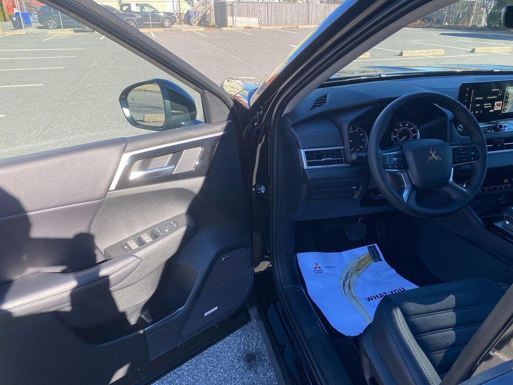 new 2025 Mitsubishi Outlander car, priced at $38,488