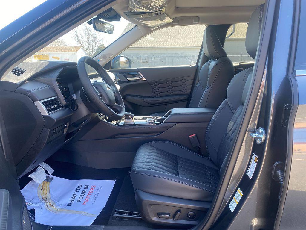 new 2025 Mitsubishi Outlander car, priced at $41,288