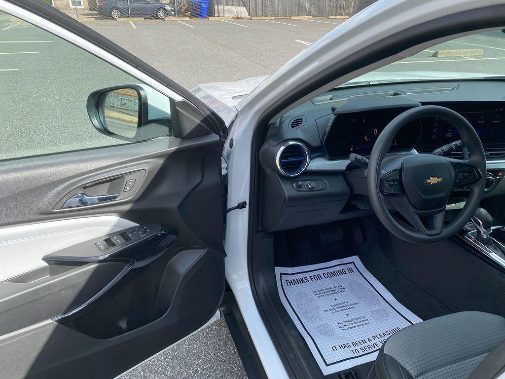 used 2025 Chevrolet Trax car, priced at $24,321