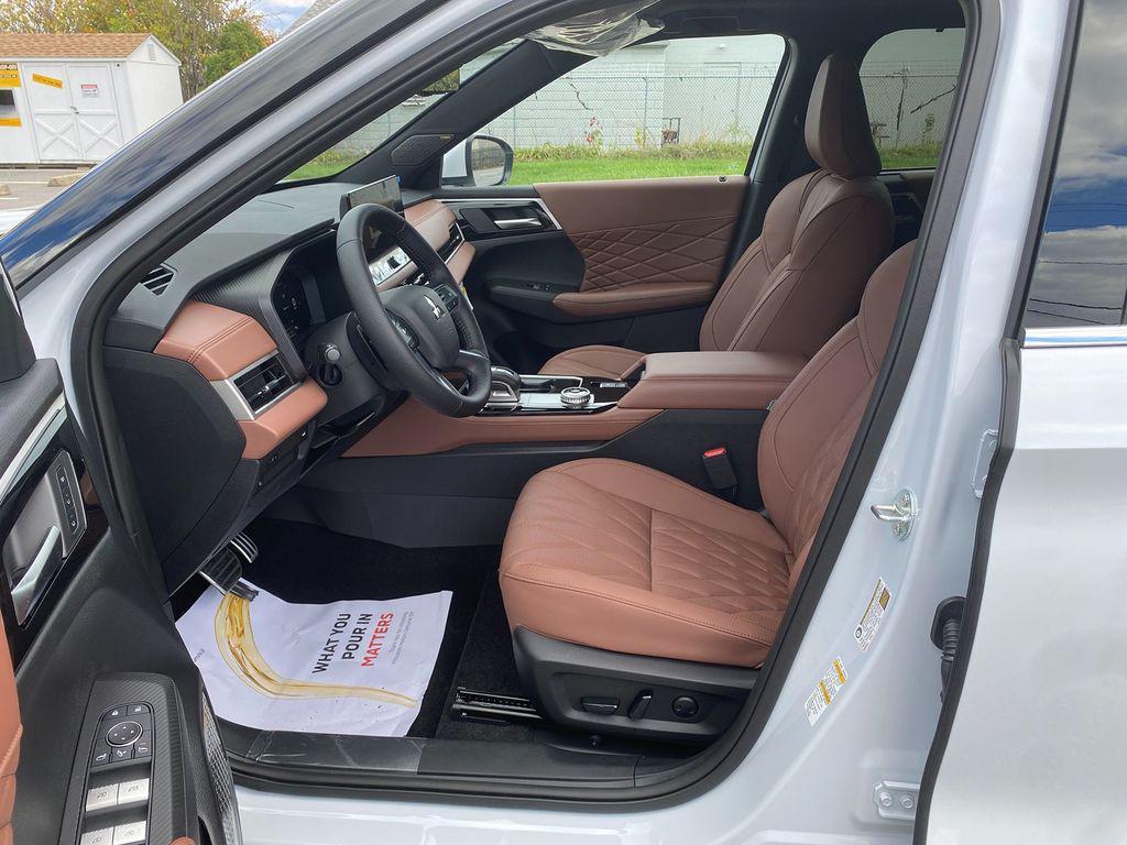 new 2025 Mitsubishi Outlander car, priced at $46,588