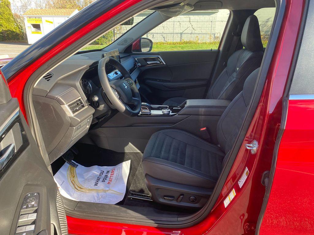 new 2025 Mitsubishi Outlander car, priced at $38,403